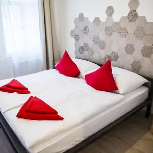 gregory-house.praguehotelsweb.com/
